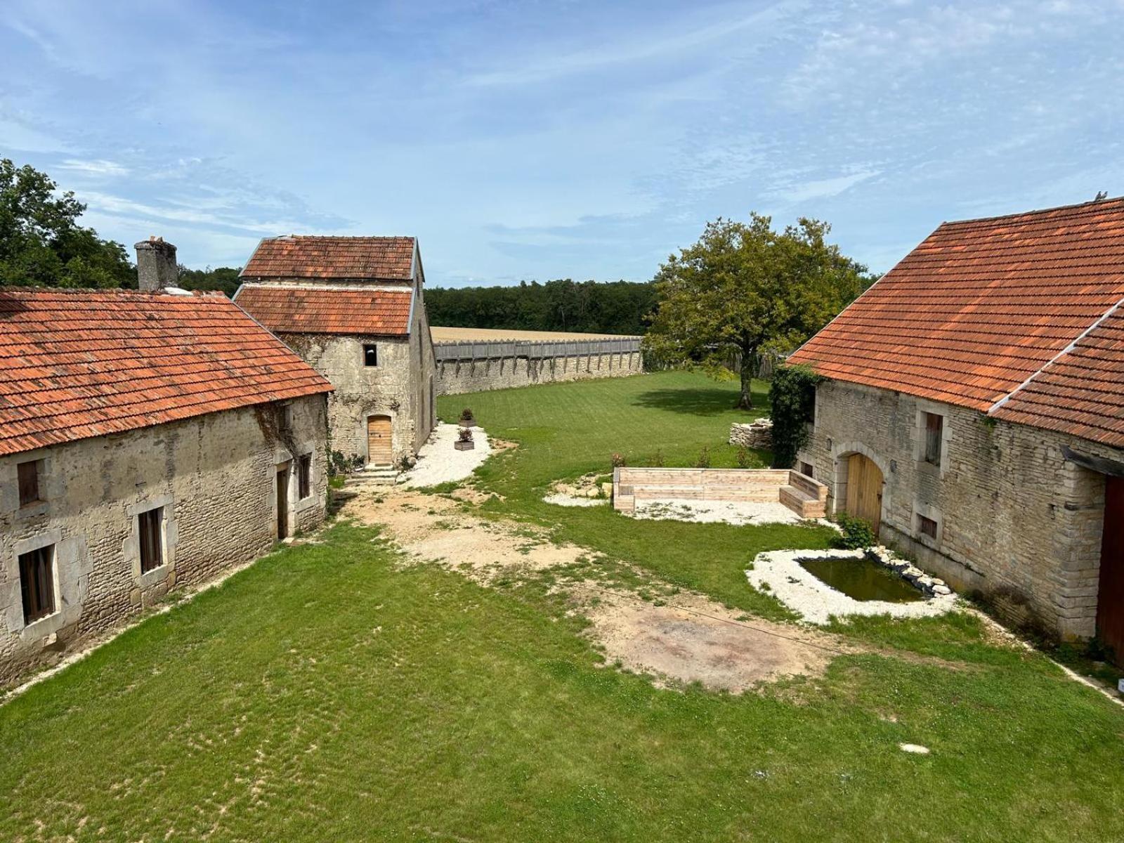 Farm stay La Bastille De Forfot Ampilly-le-Sec