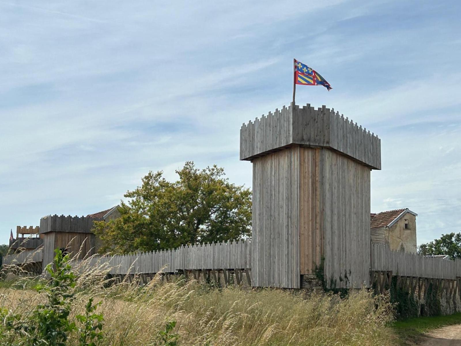La Bastille De Forfot Farm stay *