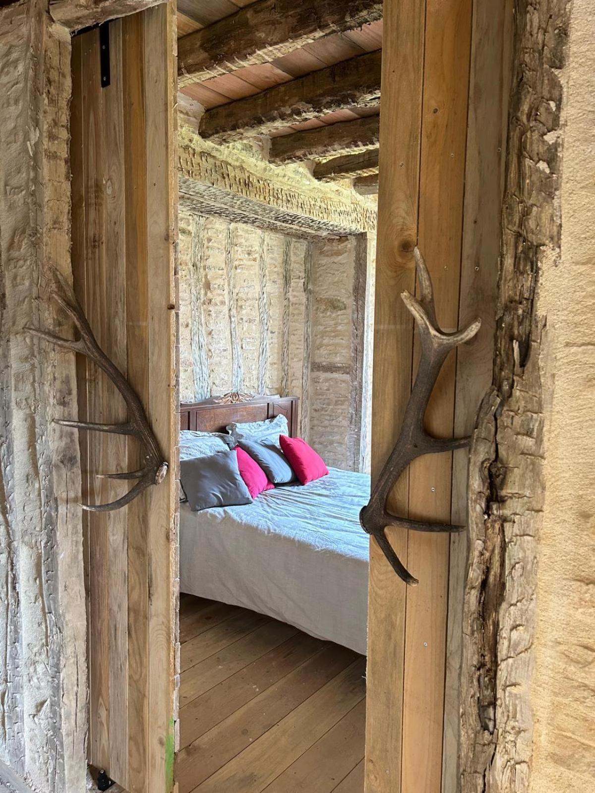 Farm stay La Bastille De Forfot Ampilly-le-Sec