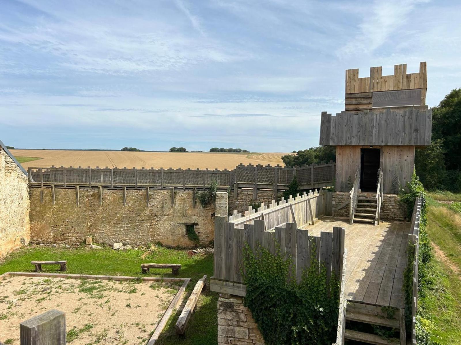 La Bastille De Forfot Farm stay *
