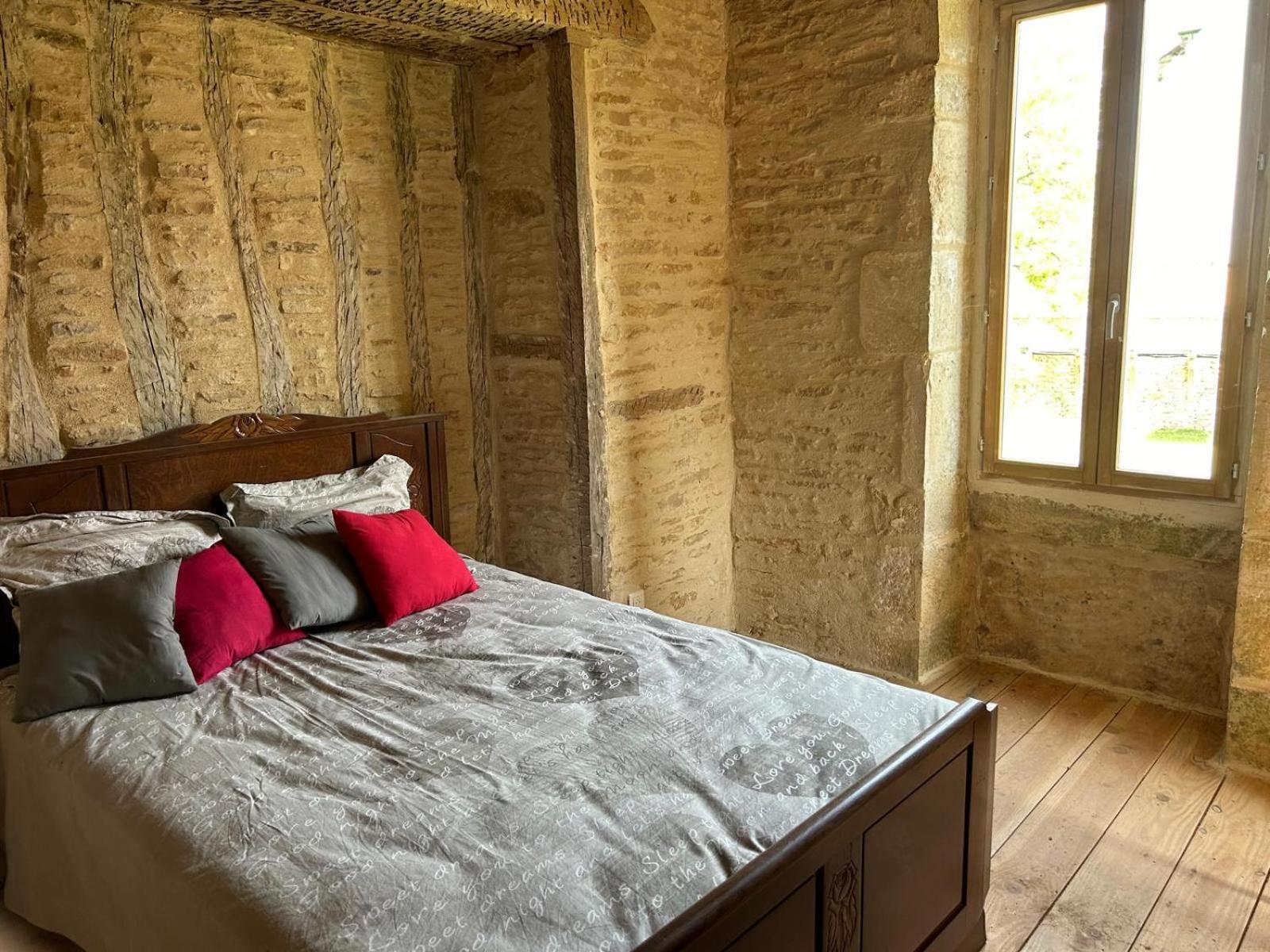Farm stay La Bastille De Forfot Ampilly-le-Sec