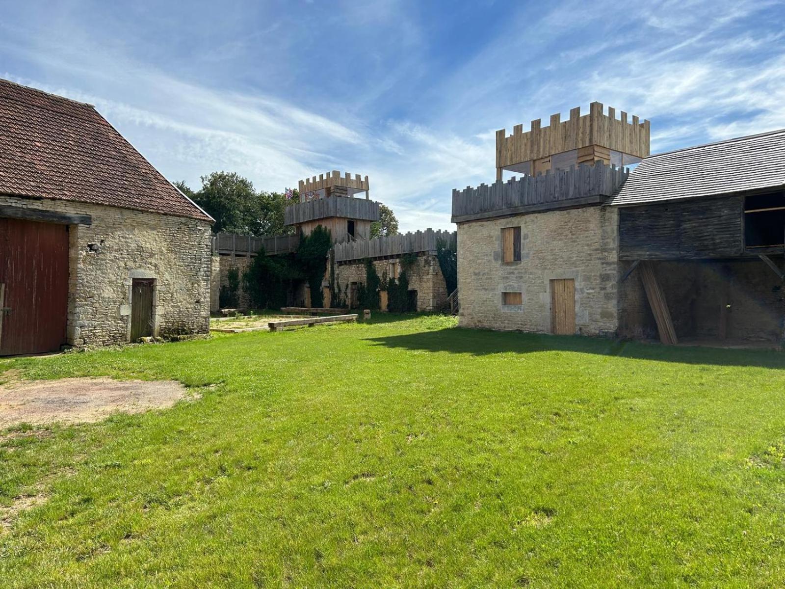 La Bastille De Forfot Farm stay *